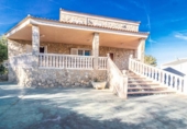 Chalet independiente con terreno en venta en la España, Alberic, ref: TR387436 foto