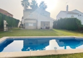 Chalet independiente con terreno en venta en la España, Espartinas, ref: TR176791 foto