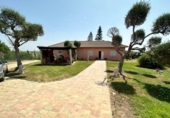 Chalet independiente con terreno en venta en la España, Coria del Río, ref: TR312513 foto