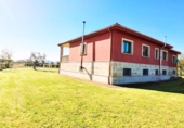 Chalet independiente con terreno en venta en la España, Ciudad Rodrigo, ref: TR243008 foto