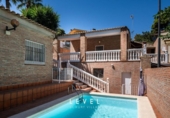 Chalet independiente con terreno en venta en la España, Torrent, ref: TR404540 foto