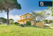 Chalet independiente con terreno en venta en la España, Vidreres, ref: TR406108 foto