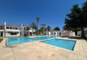 Отдельно стоящий дом с участком на продажу в городе Ciutadella de Menorca Фото