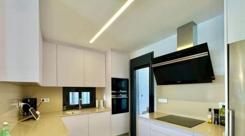 Аликанте - Сан-Мигель-де-Салинас - 300m2