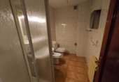 Отдельно стоящий дом с участком на продажу в городе Congosto Фото