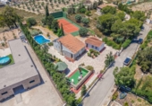 Отдельно стоящий дом с участком на продажу в городе San Vicente del Raspeig Фото
