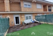 Отдельно стоящий дом с участком на продажу в городе Villares de la Reina Фото