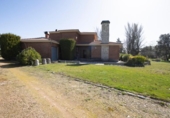 Chalet independiente con terreno en venta en la España, Villanubla, ref: TR400849 foto