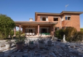 Chalet independiente con terreno en venta en la España, Villanubla, ref: TR400849 foto