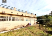 Отдельно стоящий дом с участком на продажу в городе Laredo Фото