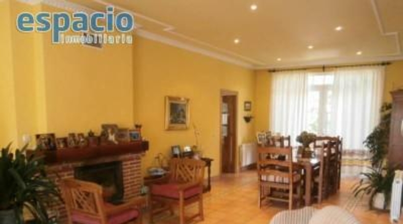 León - Carracedelo - 8000m2