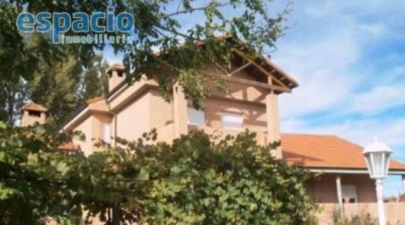 León - Carracedelo - 8000m2