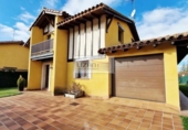 Chalet independiente con terreno en venta en la España, Villaquilambre, ref: TR367039 foto