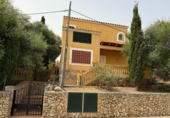 Отдельно стоящий дом с участком на продажу в городе Porto Cristo Фото