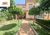 Отдельно стоящий дом с участком на продажу в городе Chiclana de la Frontera Фото