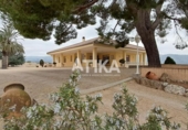 Chalet independiente con terreno en venta en la España, Ontinyent, ref: TR358476 foto