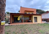 Chalet independiente con terreno en venta en la España, Maçanet de la Selva, ref: TR244086 foto