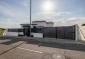 Chalet independiente con terreno en venta en la España, Espartinas, ref: TR160627 foto