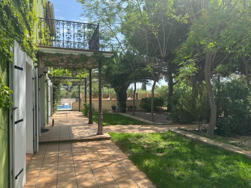 Country house in Santa Oliva