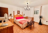 Отдельно стоящий дом с участком на продажу в городе Orihuela Фото