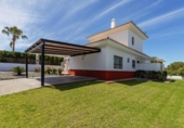 Отдельно стоящий дом с участком на продажу в городе Cartaya Фото