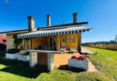 Chalet independiente con terreno en venta en la España, Villaviciosa, ref: TR341233 foto