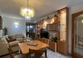 Отдельно стоящий дом с участком на продажу в городе Sant Feliu de Llobregat Фото