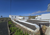Chalet independiente con terreno en venta en la España, Teguise, ref: TR221680 foto