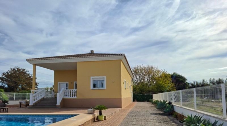 Valencia - Oliva - 1350m2