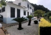 Отдельно стоящий дом с участком на продажу в городе El Castell de Guadalest Фото