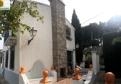 Отдельно стоящий дом с участком на продажу в городе El Castell de Guadalest Фото
