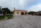Chalet independiente con terreno en venta en la España, San Vicente del Raspeig, ref: TR362854 foto