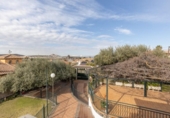 Chalet independiente con terreno en venta en la España, Villa de Otura, ref: TR376093 foto