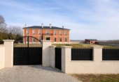 Chalet independiente con terreno en venta en la España, Villamayor, ref: TR399589 foto