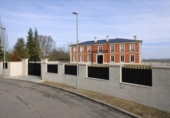 Chalet independiente con terreno en venta en la España, Villamayor, ref: TR399589 foto