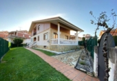 Chalet independiente con terreno en venta en la España, Castro-Urdiales, ref: TR394930 foto