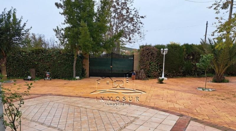 Córdoba - Lucena - 2700m2