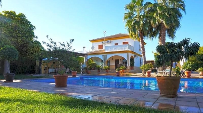 Córdoba - Lucena - 2200m2