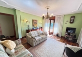 Отдельно стоящий дом с участком на продажу в городе Barrio San Miguel Фото