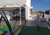 Отдельно стоящий дом с участком на продажу в городе Torre del Mar Фото