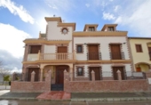 Отдельно стоящий дом с участком на продажу в городе Villanueva de la Concepción Фото