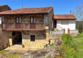Загородный дом с участком на продажу в городе Comillas Фото