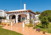 Chalet independiente con terreno en venta en la España, Ciutadella de Menorca, ref: TR362080 foto