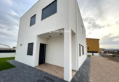 Chalet independiente con terreno en venta en la España, el Vendrell, ref: TR390179 foto