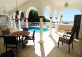 Отдельно стоящий дом с участком на продажу в городе Las Lomas de Mijas Фото