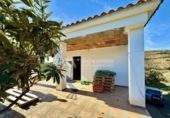 Chalet independiente con terreno en venta en la España, Vélez-Málaga, ref: TR382345 foto