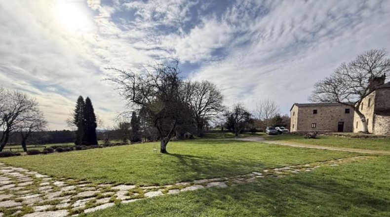 Lugo - Friol - 8000m2