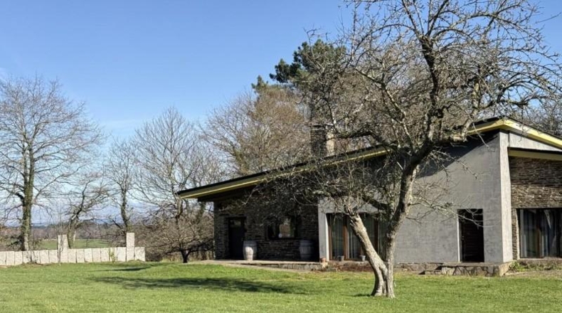 Lugo - Friol - 8000m2