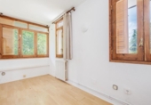 Chalet independiente con terreno en venta en la España, Terrassa, ref: TR374980 foto