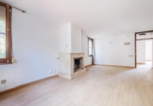 Chalet independiente con terreno en venta en la España, Terrassa, ref: TR374980 foto